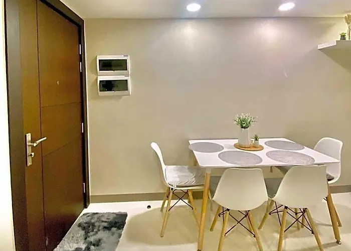 Uptown Parksuites 4*